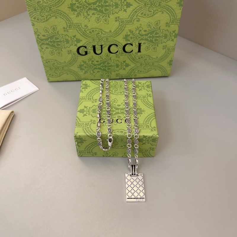 G*u*i necklaces